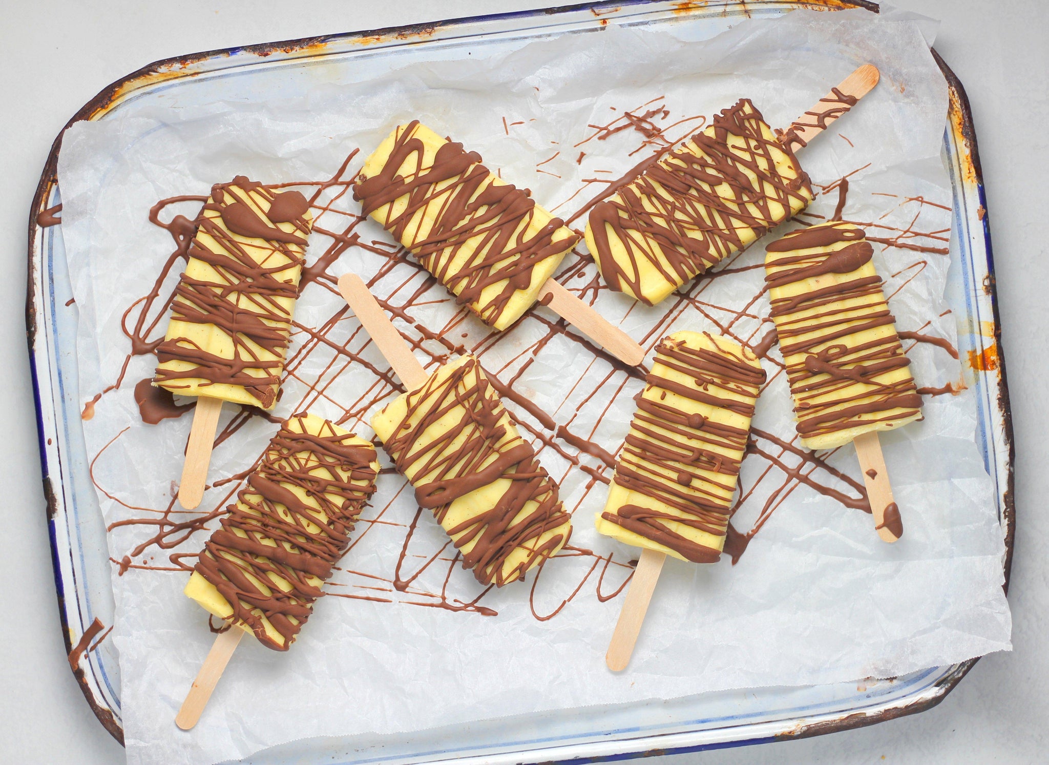 Creamy Eggnog Popsicles with Chocolate Drizzle